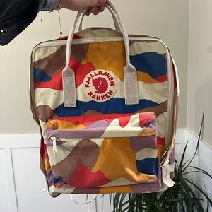 Fjallraven Kanken Art Mini Camouflage, red blue yellow cream purple